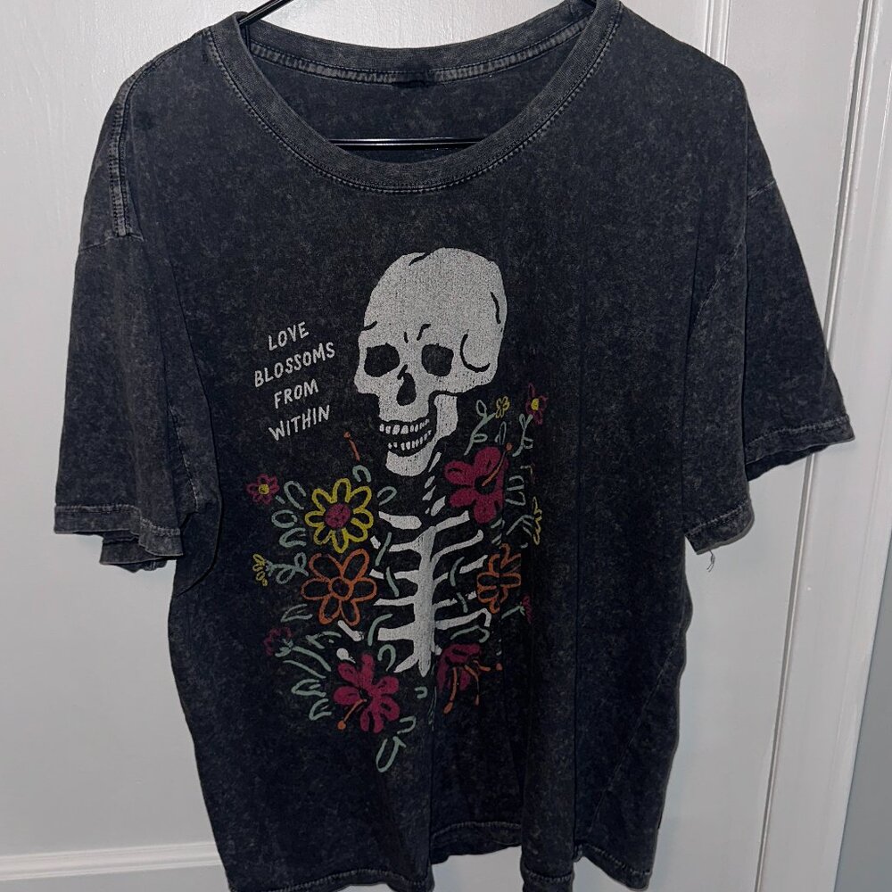 Charcoal Skull Design T Shirt - Men's Large - Local Barcelona Boutique Designer